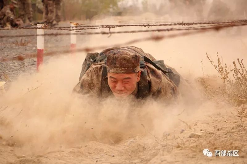 快瞧这个新兵爬战术只需17秒
