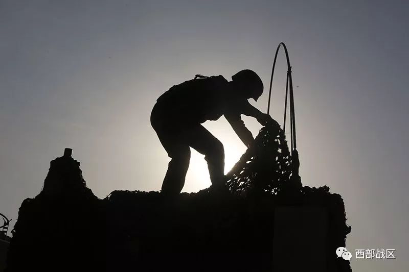 一组背影,带你尝尽军人的酸甜苦辣