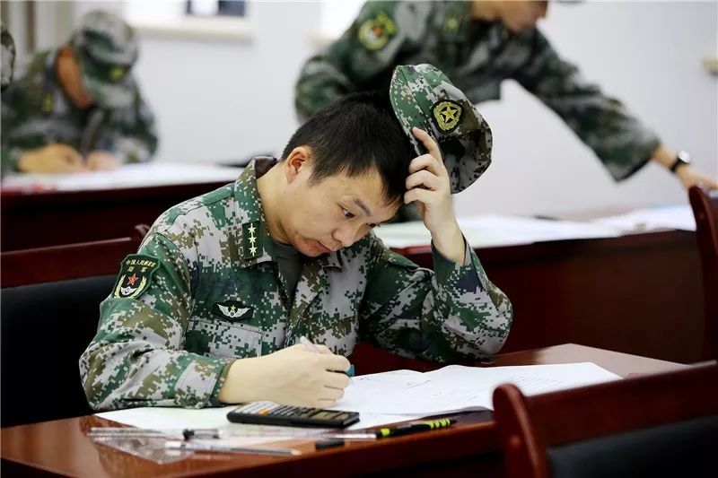 东陆预备役部队首次比武画面曝光,精锐尽出展开鏖战!(附光荣榜)