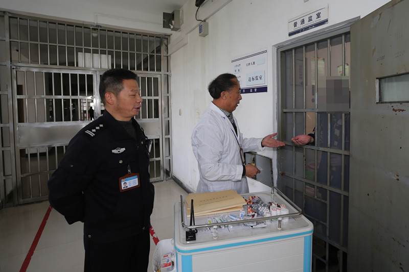 患病及时治疗率100% 探访看守所如何"小病不出所,大病所内诊"