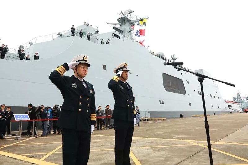 今天海军第31批护航编队在湛江军港解缆启航