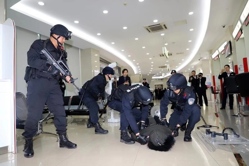 王凤林)12月20日上午9:00点,南京江宁东山派出所联合分局特巡警大队