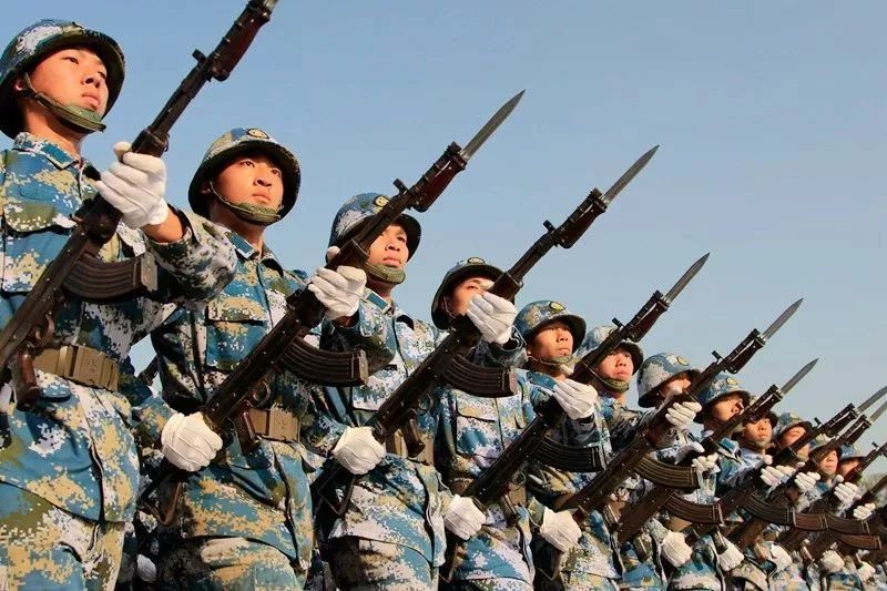 这才是中国军人的"敬业服"