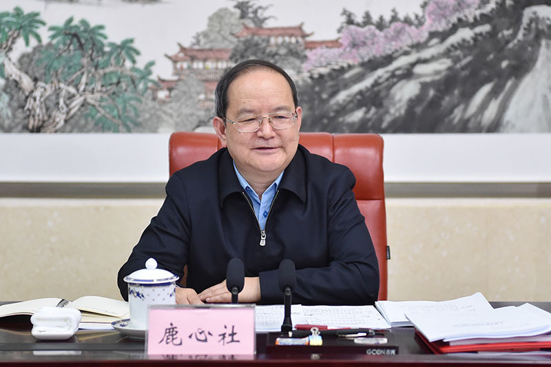 自治区党委常委会召开会议