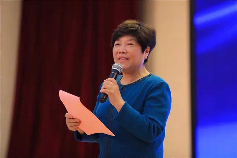 金陵小学校长林慧敏告诉记者,金小与"one world"合作,对老师,对家长