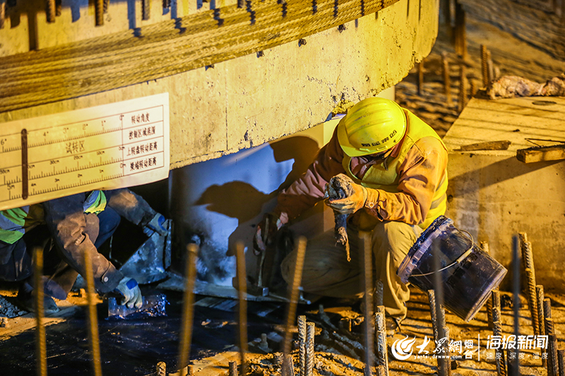 烟台第一转！12000吨跨蓝烟铁路立交桥主桥成功转体