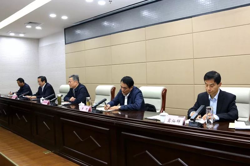 市委决定,黄琦同志任颍上县委委员,常委,书记.