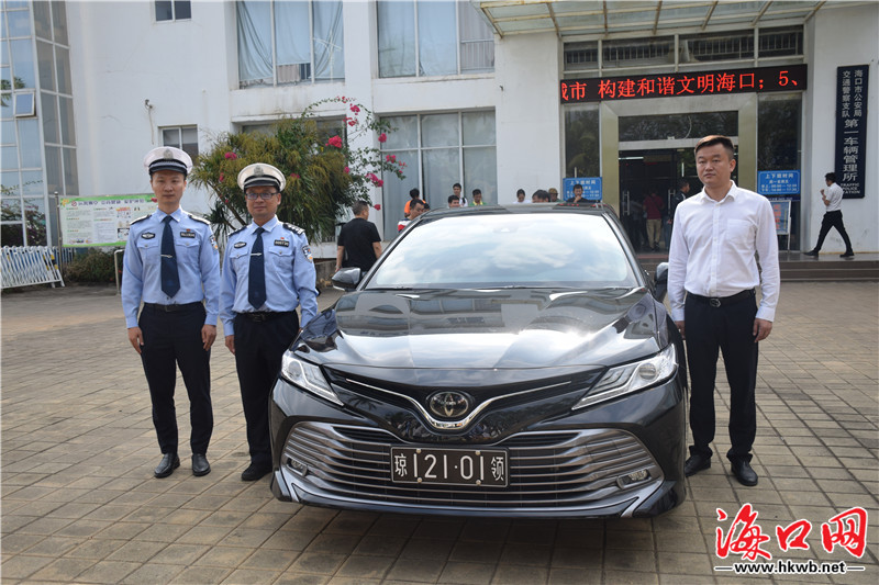 海南首次发放领事馆机动车号牌[图]