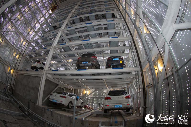 2020年3月29日,湖北省襄阳市首座智能立体停车楼——人民广场智能立体