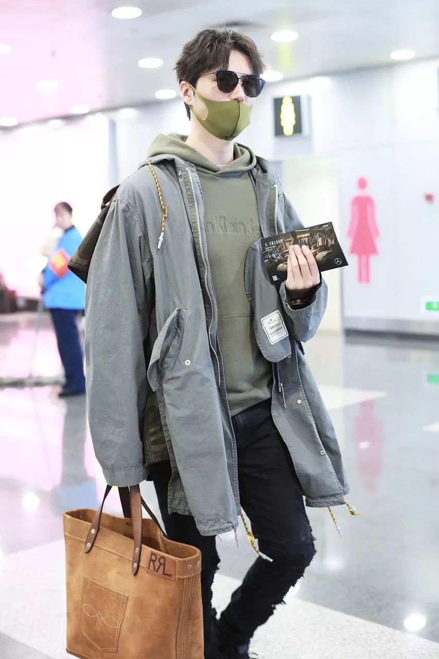 讲真的李现刘昊然肖战男明星们的外套你最想穿谁的御寒