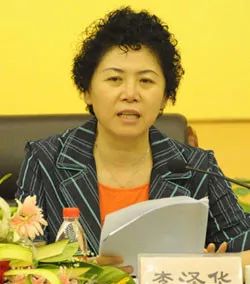 2009年6月，时任山西省烟草专卖局（公司）党组书记、局长、总经理的李泽华