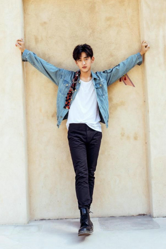 《一生孤注掷温柔》正式杀青王天辰首曝军装照帅气撩妹