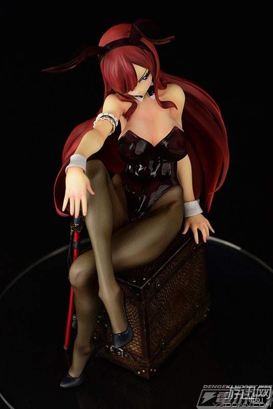 妖精的尾巴艾露莎兔女郎手办傲娇御姐一脸嫌弃