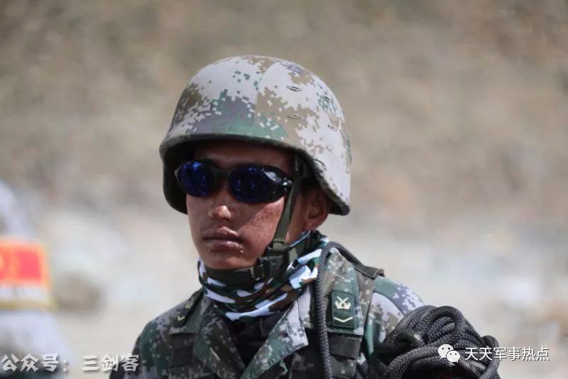 这组中国真实照片公布,军人沉默,年轻人惊叹,老一辈泪奔