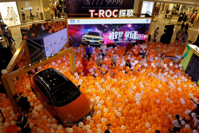 "橙色风暴气球雨"从天而降,潮酷"歌迷"fun肆尖叫,pick探歌c位出道.