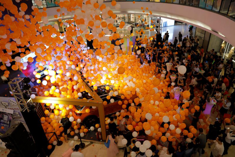 "橙色风暴气球雨"从天而降,潮酷"歌迷"fun肆尖叫,pick探歌c位出道.