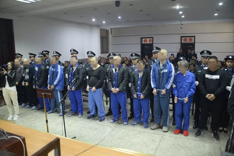 挖黑煤开赌场山西4案44人被判刑