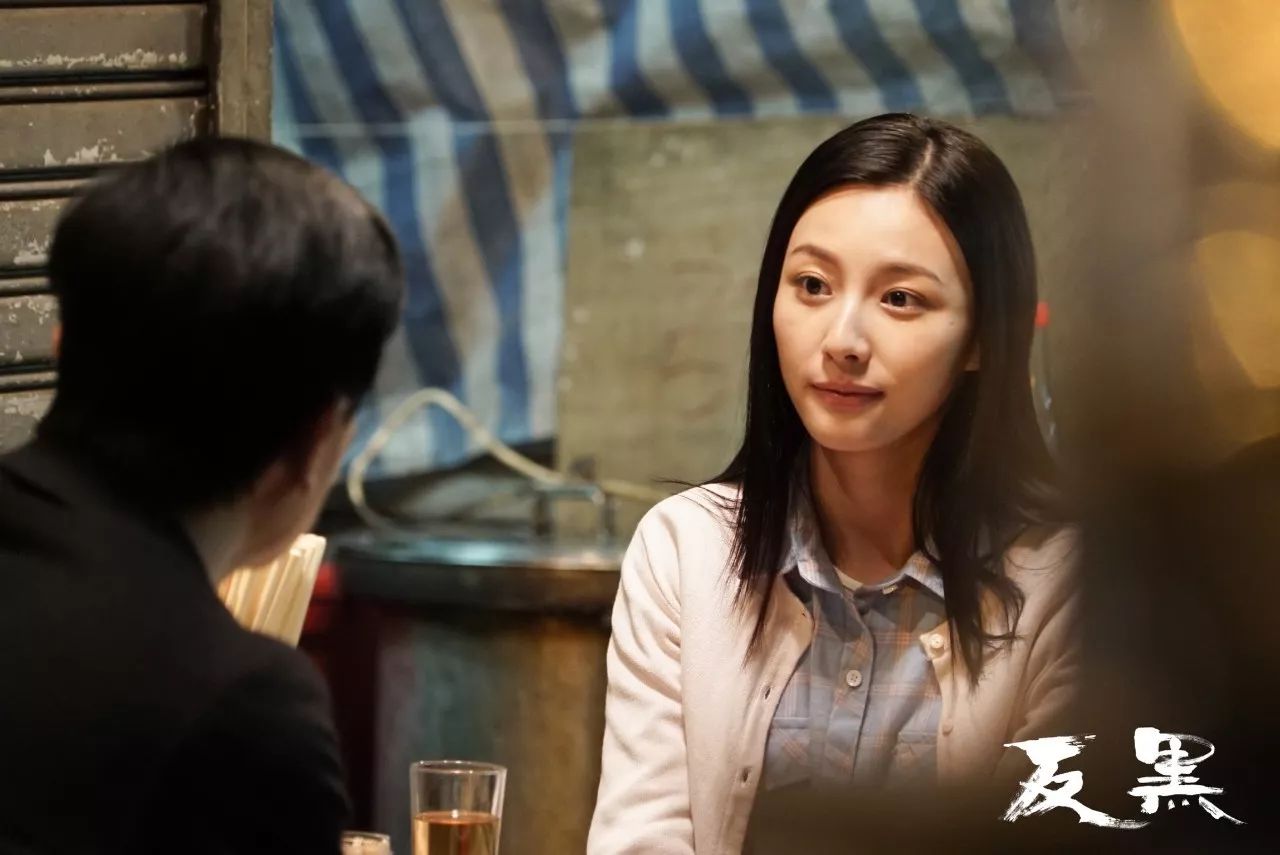 真港剧反黑最美女主陈雅婷大家都在追的便利店小姐姐