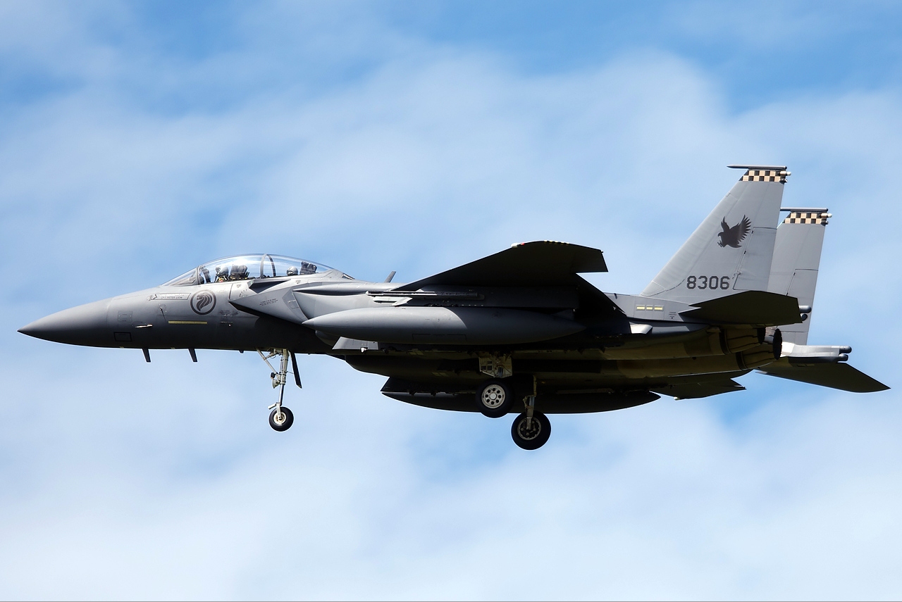 新加坡空军的F-15SG，几个地区邻国马来西亚、印尼和越南也都各自装备了与之相当的双发重型战斗机（wikimedia commons 图）