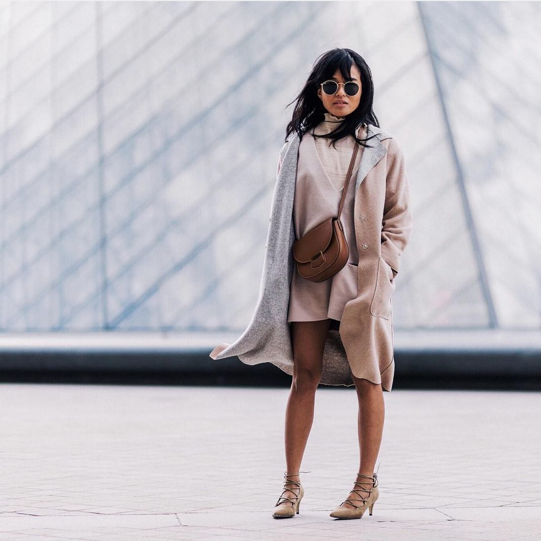 皮肤黑的女生怎么穿才显白?