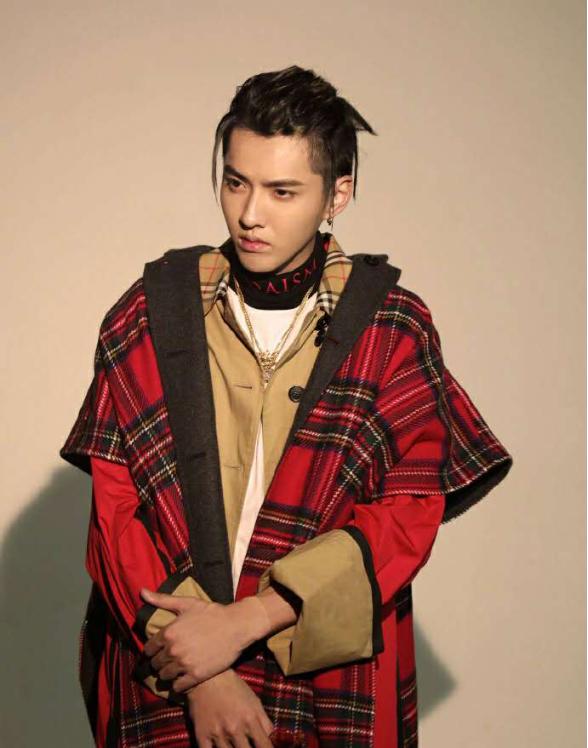 男明星扎脏辫帅气又时髦,张杰的狂野风超吸睛