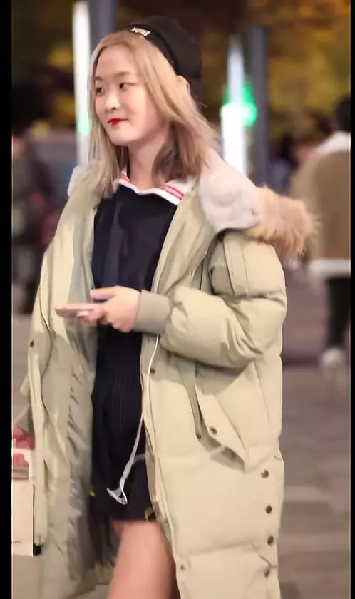 还记得变形计里追星花几十万的陈思媛吗她上了北大