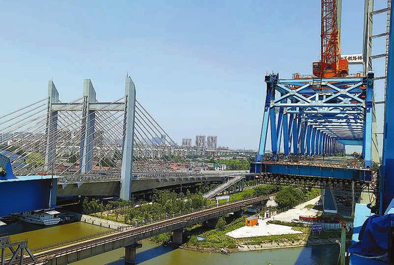 徐宿淮盐铁路跨新洋港斜拉桥合龙在即