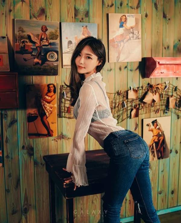 韩国美女主播崔瑟琪私房美照俏皮可爱最爱吐舌卖萌