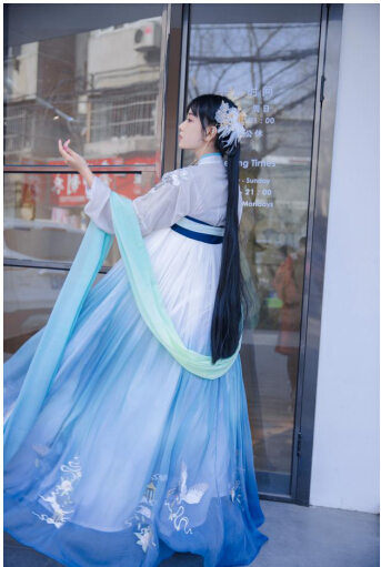 汉服良心店铺梨花渡:复兴文化,衣先行__财经头条