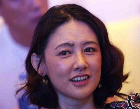 齐白石孙女齐慧娟现场作画 3分钟画成国色天香图当场100万卖掉