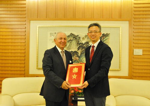 外交部礼宾司副司长王鲁彤接受摩洛哥新任驻华大使递交国书副本