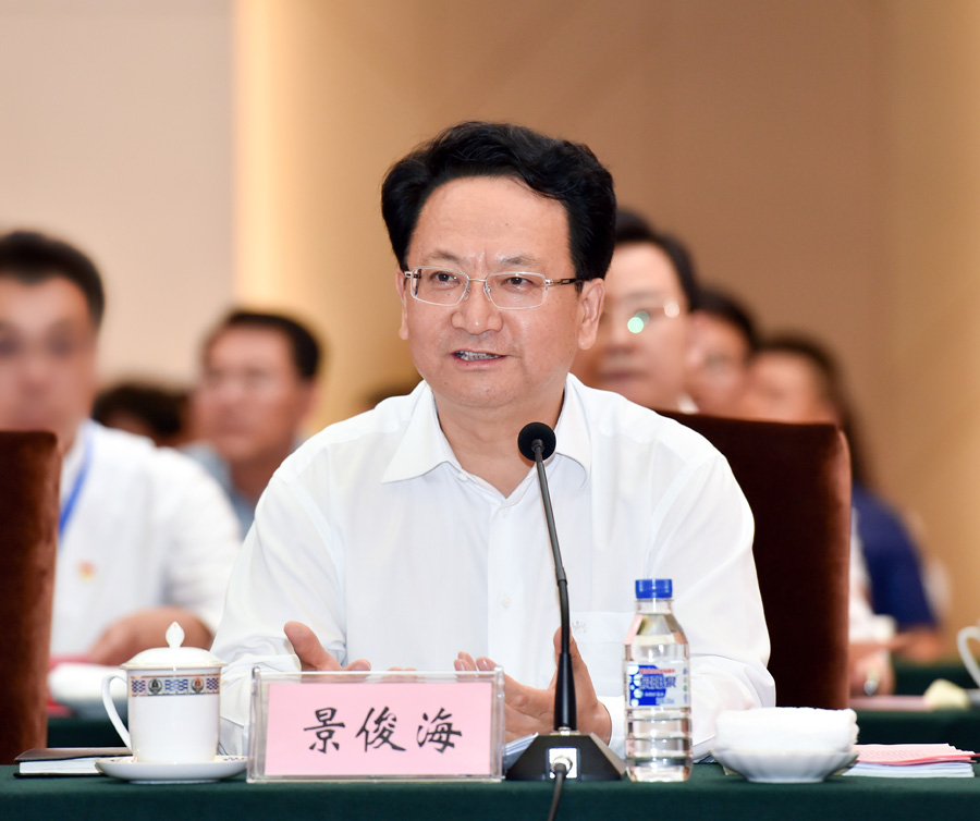 省委副书记,省长景俊海出席论坛并讲话.