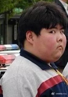 张智霖敷面膜瞬间变身网红小胖明星赚点广告费不容易啊