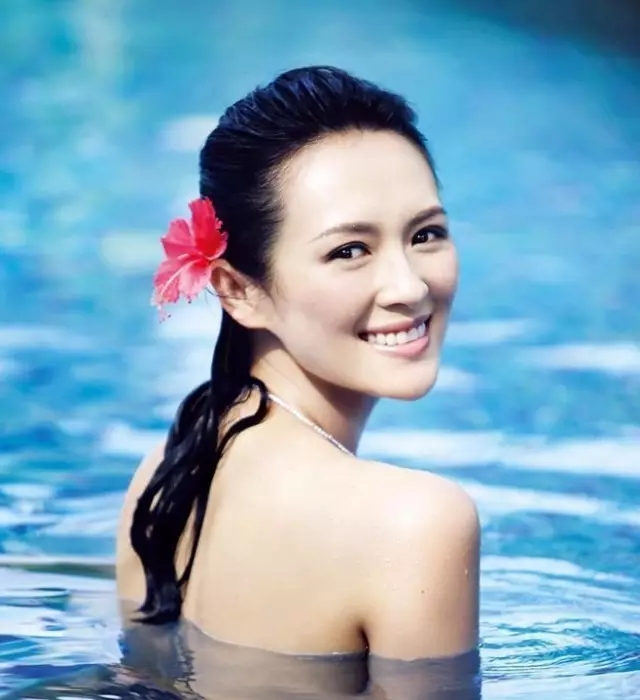 致公党党员章子怡 诗朗诵念到一半忘了词 章子怡,1979年2月9日出生于