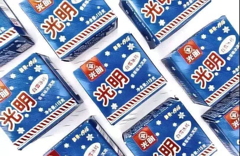 过光明盐水棒冰,最好吃的冷饮——光明牌冷饮那一定就是蓝色的如果问