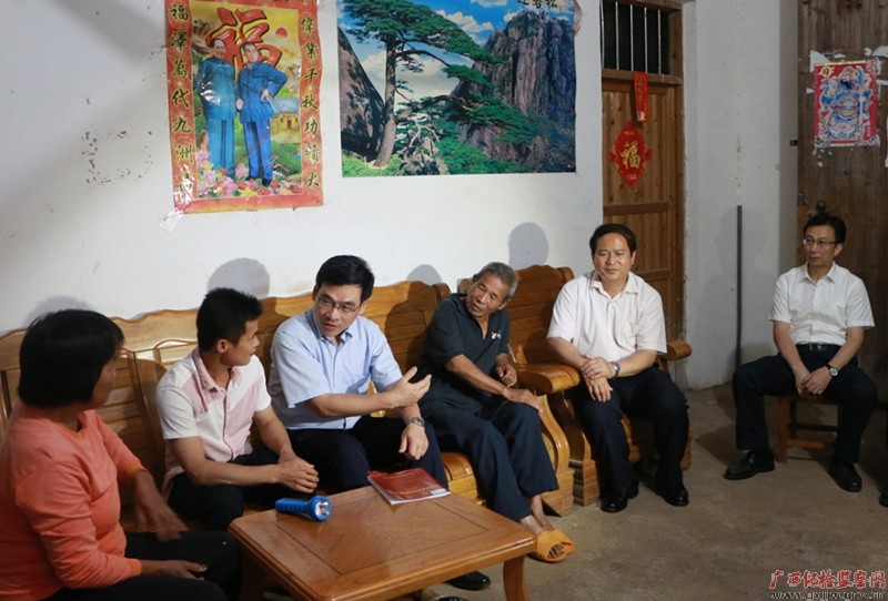 自治区纪委副书记,自治区监委副主任秦斌到梧州市藤县开展扶贫领域