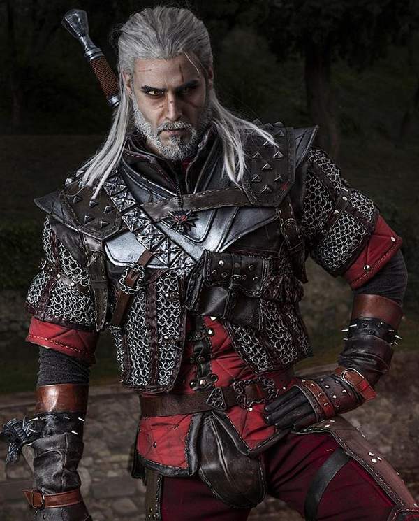 《巫师3》杰洛特超还原cosplay 身材健硕让人口水直流