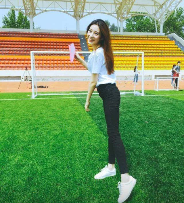 肤白貌美大长腿!伪球迷的世界杯就看哈尔滨这个小姐姐了!|世界杯|马凡