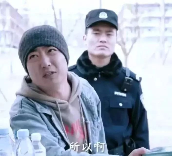 "警察被气到掐人中自救?"看完忍不住了,哈哈哈哈哈