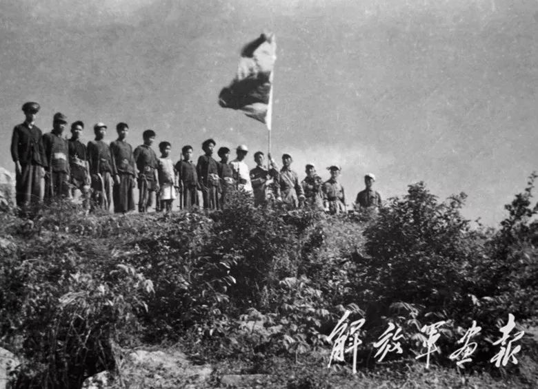 四野总部迅速通令嘉奖第40军11师352团一营全体指战员,命名该营为登陆