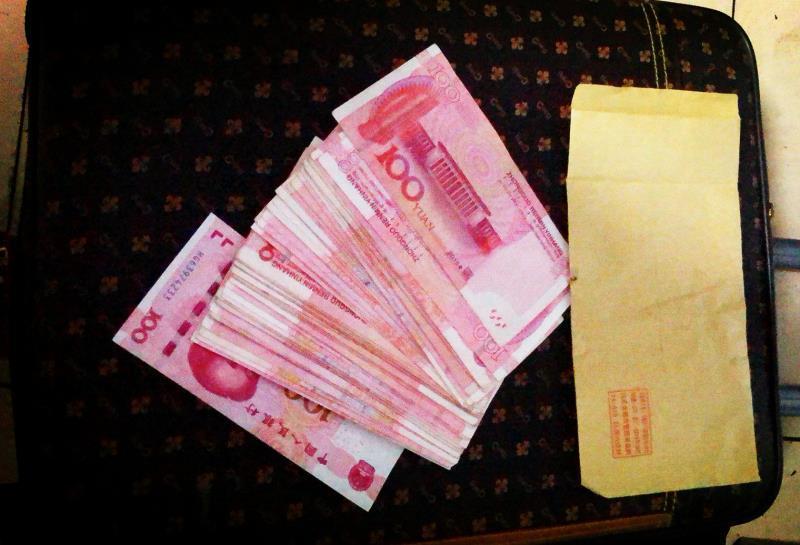 辛苦钱遗忘售票厅 失而复得激动落泪