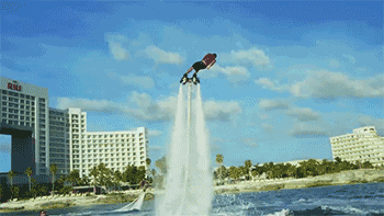 riri和金小妹都开始花式玩水减肥了你却只会游泳