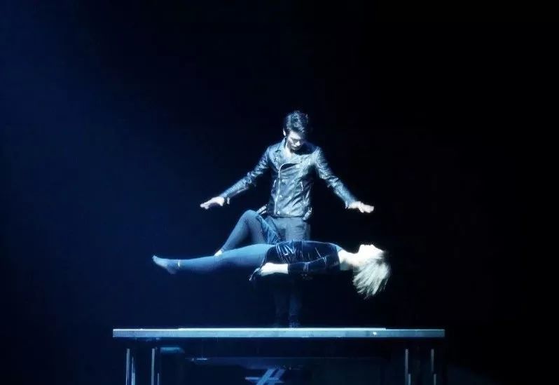 水晶箱大变靓女电锯惊魂幻变直升飞机浴火重生精彩节目提前知绝对是一