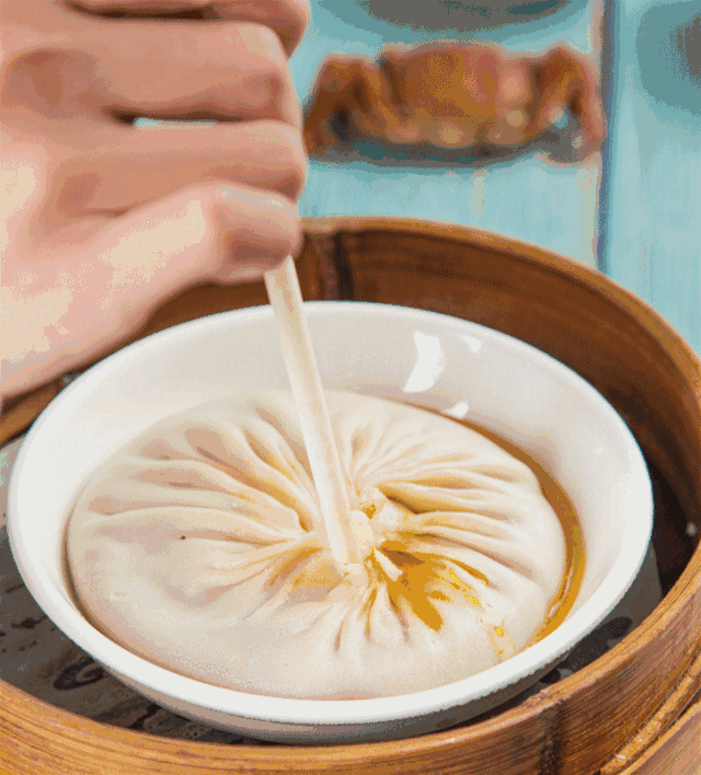 小红书超火魔都必吃热门餐厅电台巷火锅15层牛肉阶梯巨型爆浆汤包网红