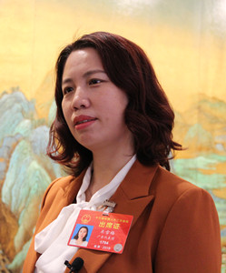 米雪梅代表进一步加大对企业普法力度