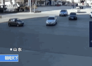 △2月11日,山东冠县一国道交叉路口,一辆低速四轮电动车与一辆小型客车发生碰撞,电动车驾驶人受伤,车辆受损。