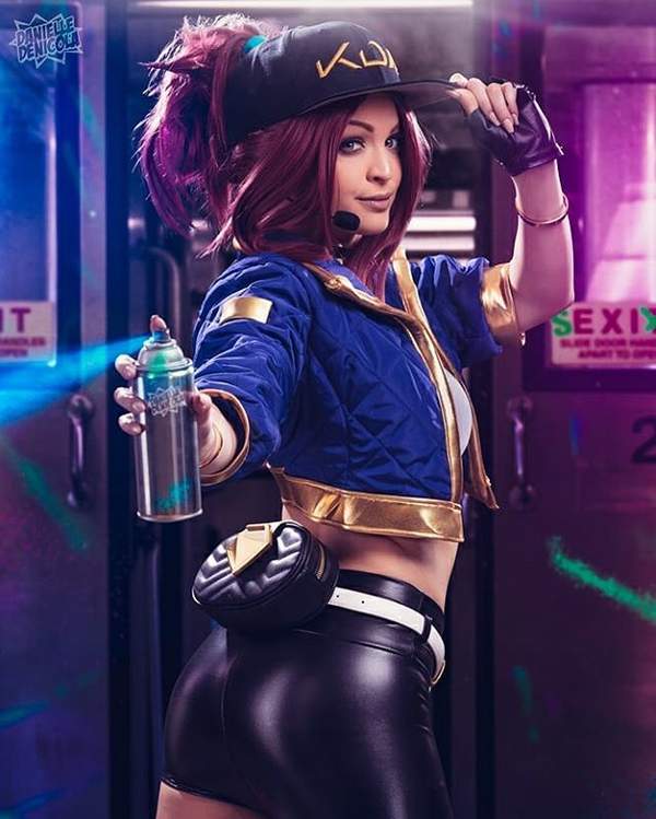 正妹cos《宝可梦:剑/盾》炎兔儿 性感火辣风韵十足