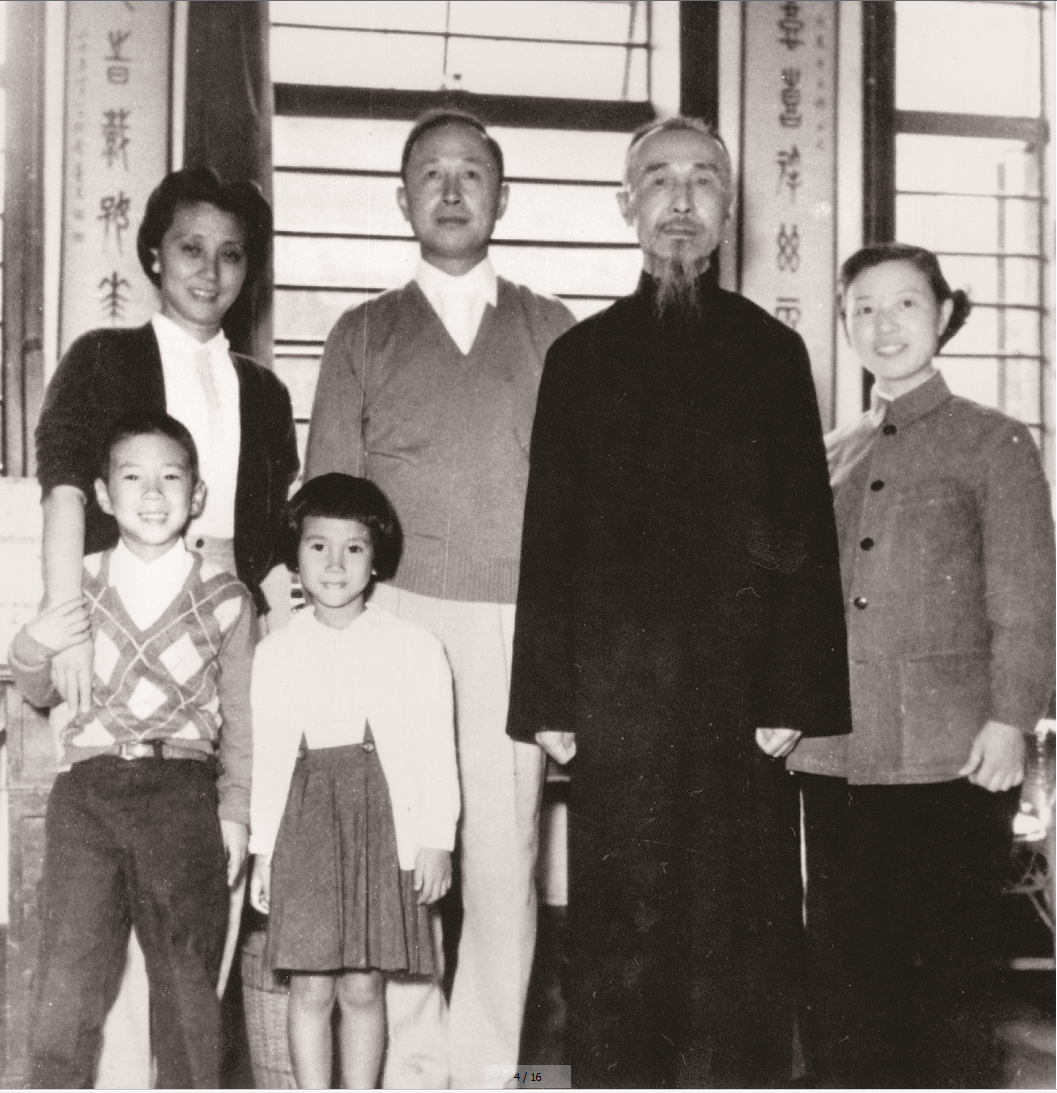 1955年10月,钱学森一家和父亲钱钧夫在上海家中1956年12月,上海完成