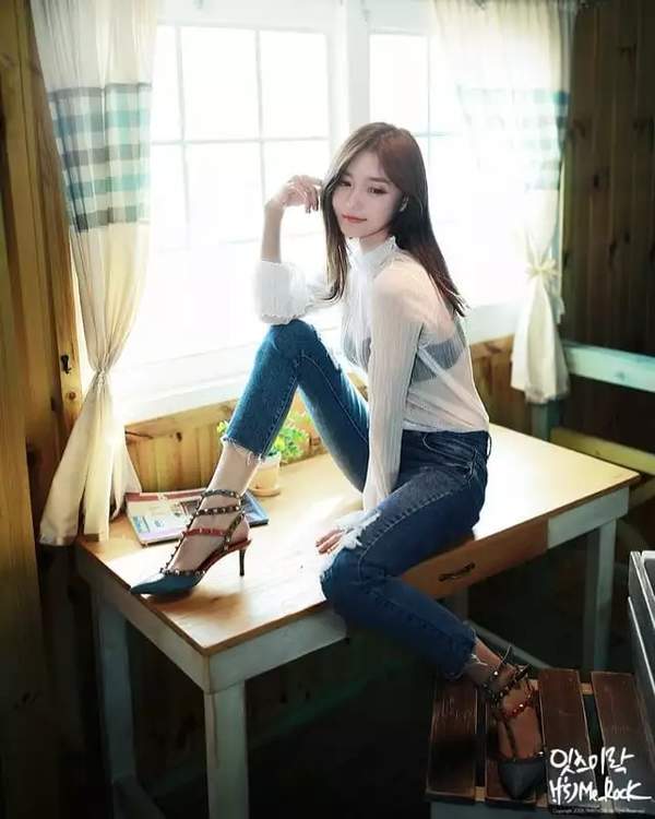 韩国美女主播崔瑟琪私房美照俏皮可爱最爱吐舌卖萌