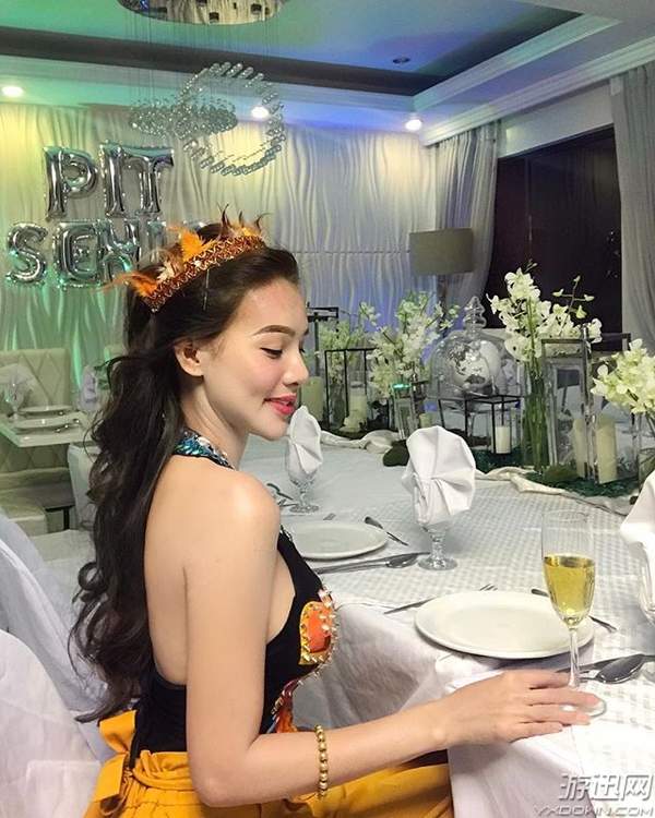 sunshine本身就给人一种混血的良好气质,比别人突出的五官